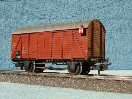 Marklin HO Gauge Box wagon with working tail lights and pick-up shoe No. 4506