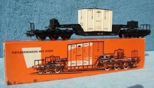 Marklin HO Gauge Low Bed Well Truck with Container No. 4618