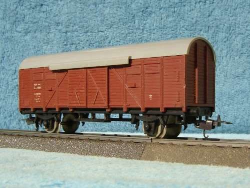Lima HO Gauge Box Car with Sliding Doors
