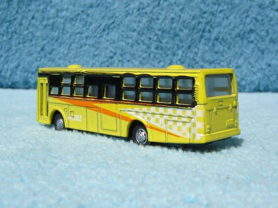 N Gauge Bus