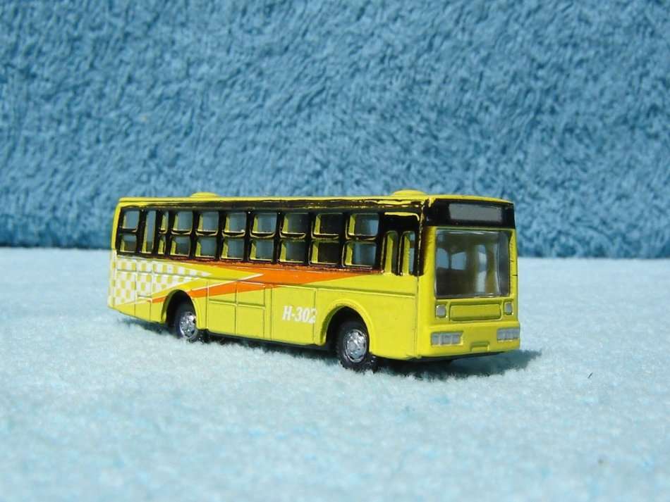 N Gauge Bus