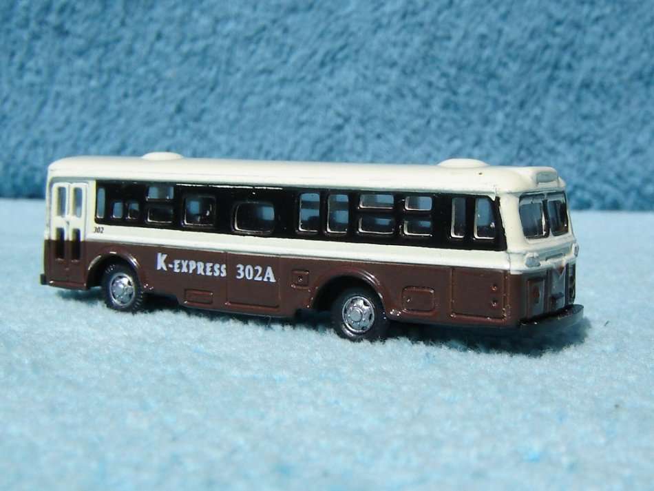 N Gauge Bus