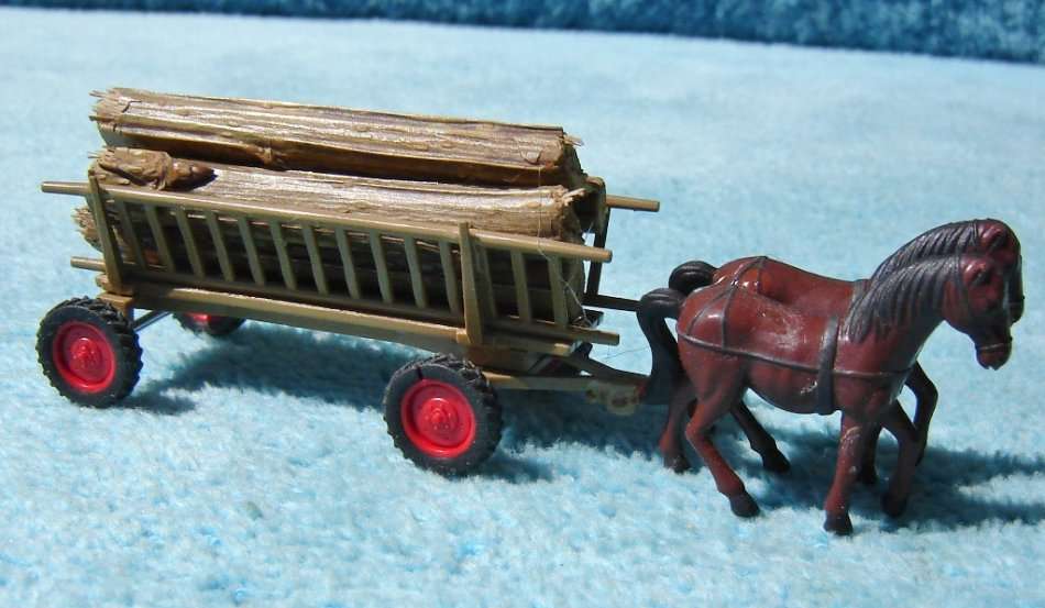 Preiser HO gauge Horses and Trailer Loaded with Wooden Tree Stumps