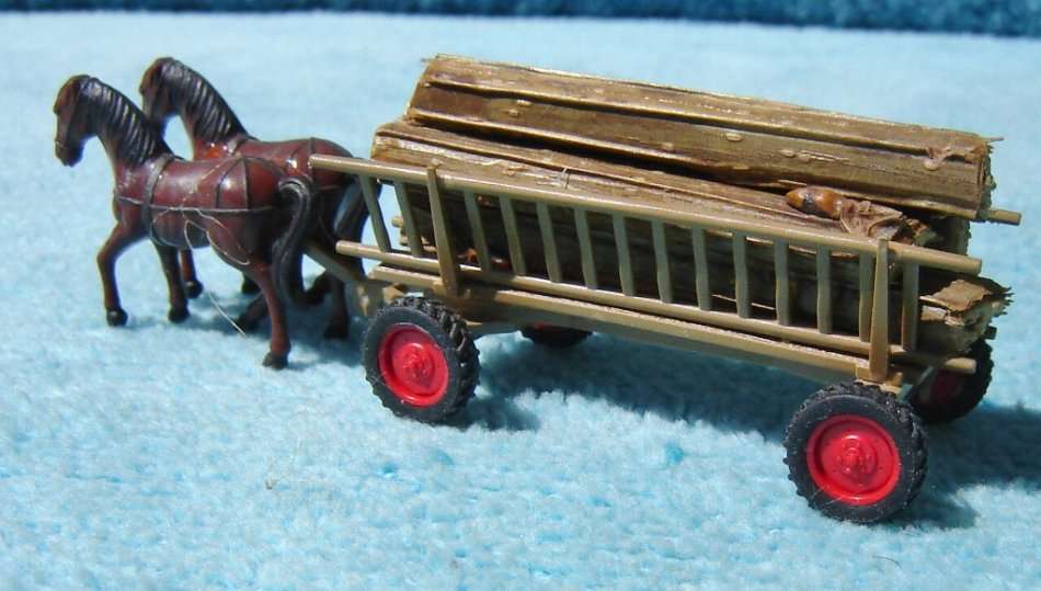 Preiser HO gauge Horses and Trailer Loaded with Wooden Tree Stumps