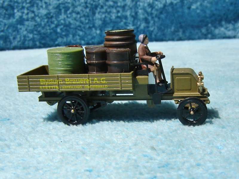 Marklin HO gauge Truck Loaded with Barrels