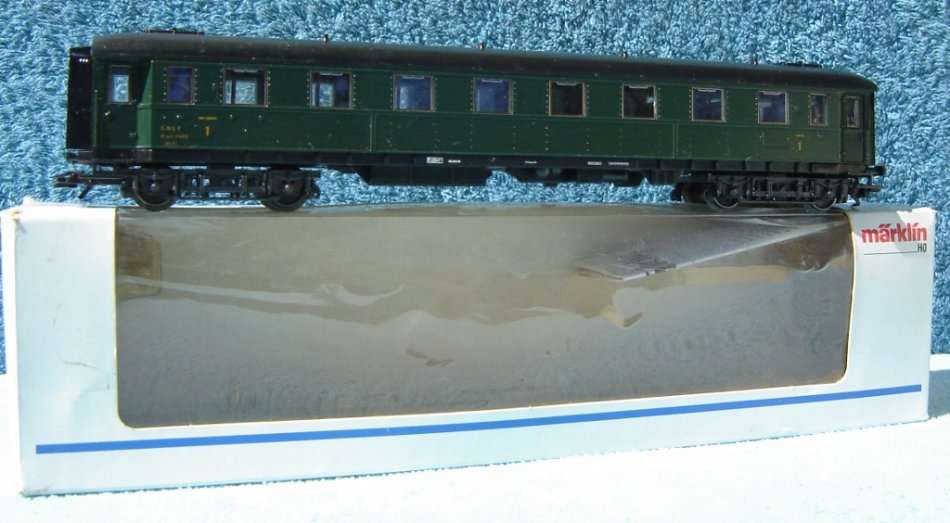 Marklin HO gauge SNCF 1st Class Passenger Coach No. 4244