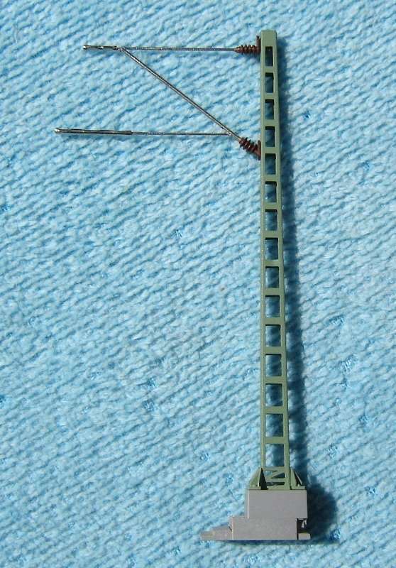Marklin HO gauge Single Arm Catenary Mast (New Style) No. 74104
