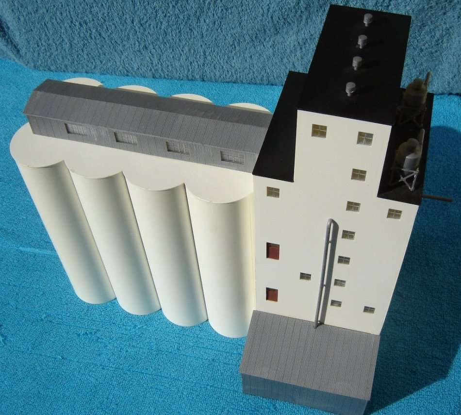 Trix HO gauge Very Rare Grain Storage Silo