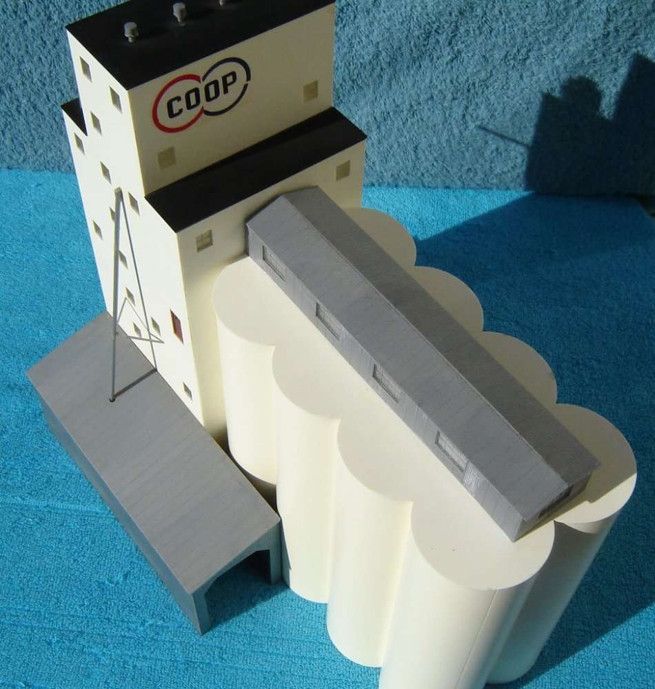 Trix HO gauge Very Rare Grain Storage Silo