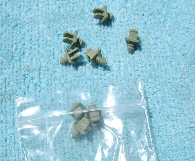 Marklin HO gauge 12 Insulator Cappings for Tower Masts
