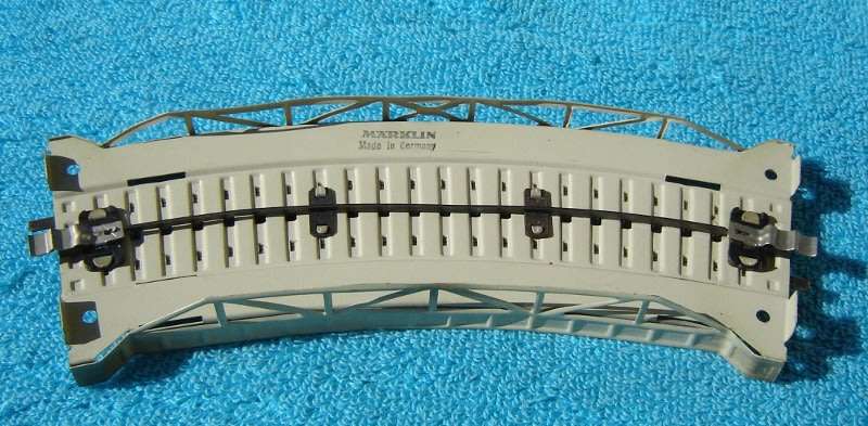 Marklin HO gauge M-Track Curved Approach Section No. 7167