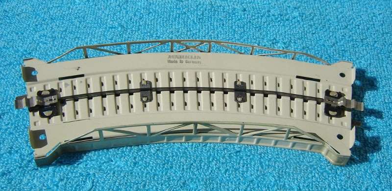 Marklin HO gauge M-Track Curved Approach Section No. 7167