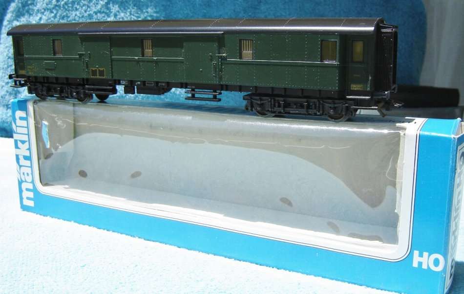 Marklin HO gauge Green Baggage Coach No. 4242