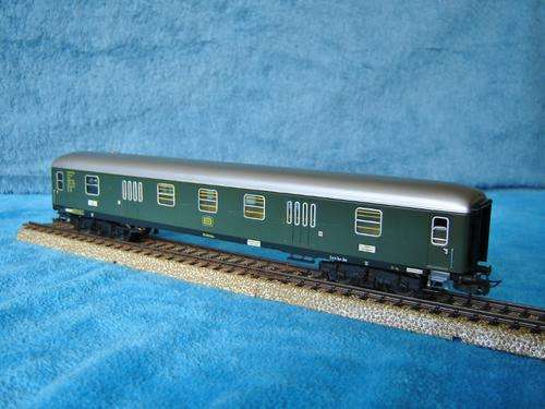 Marklin HO gauge baggage van with working interior lighting