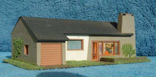 HO gauge Suburban Style House