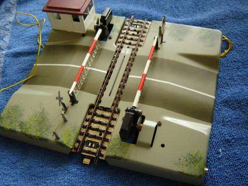 Marklin HO gauge grade crossing with automatic gates
