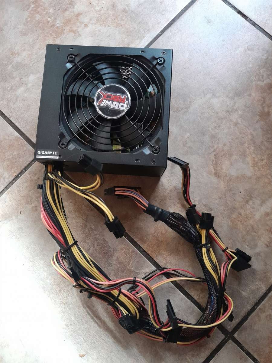 Gigabyte PoweRock 500 Watts Power Supply