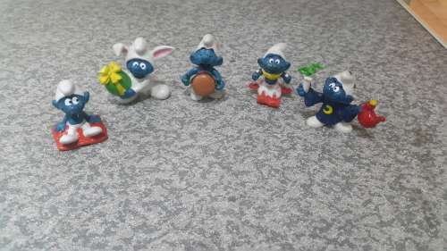 Set of 5 Smurfs