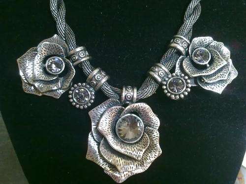 TIBETAN SILVER 3 FLOWERS NECKLACE ~ Stunning!!!!