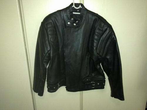 Black Leather padded Motorcycle Jacket Medium Men or Ladies (Good as New!!!)