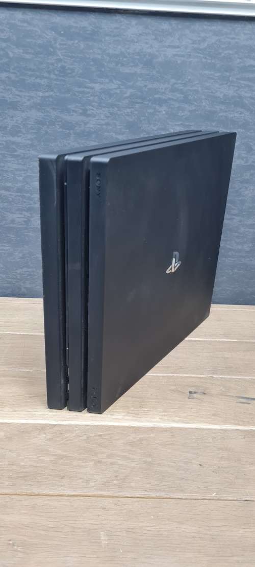 PS4 PRO GREAT CONDITION (PLEASE READ DESCRIPTION!!!)