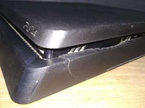 PS4 SLIM (READ DISCLAIMER AND DESCRIPTION)