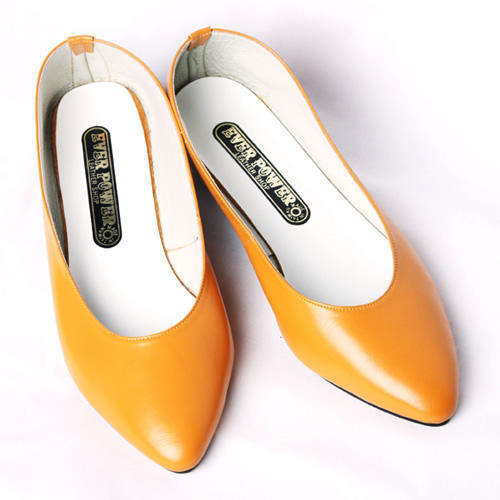 Vintage treasure: Orange brown genuine leather womens shoes