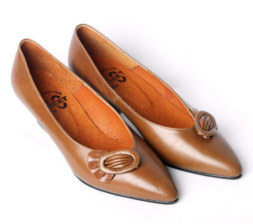 Vintage treasure: Classy brown GENUINE LEATHER court heel shoes