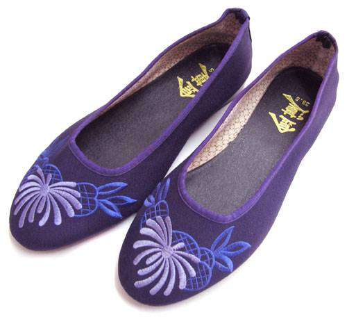 Size 7,5 Purple chinese pumps with beautiful embroidery