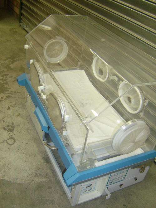 Incubator to display reborn babies