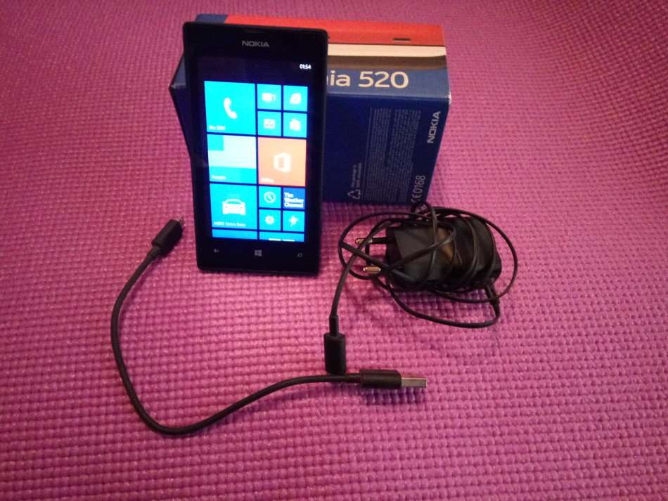 IN STOCK - Nokia Lumia 520 Black Smartphone EXCELLENT CONDITION