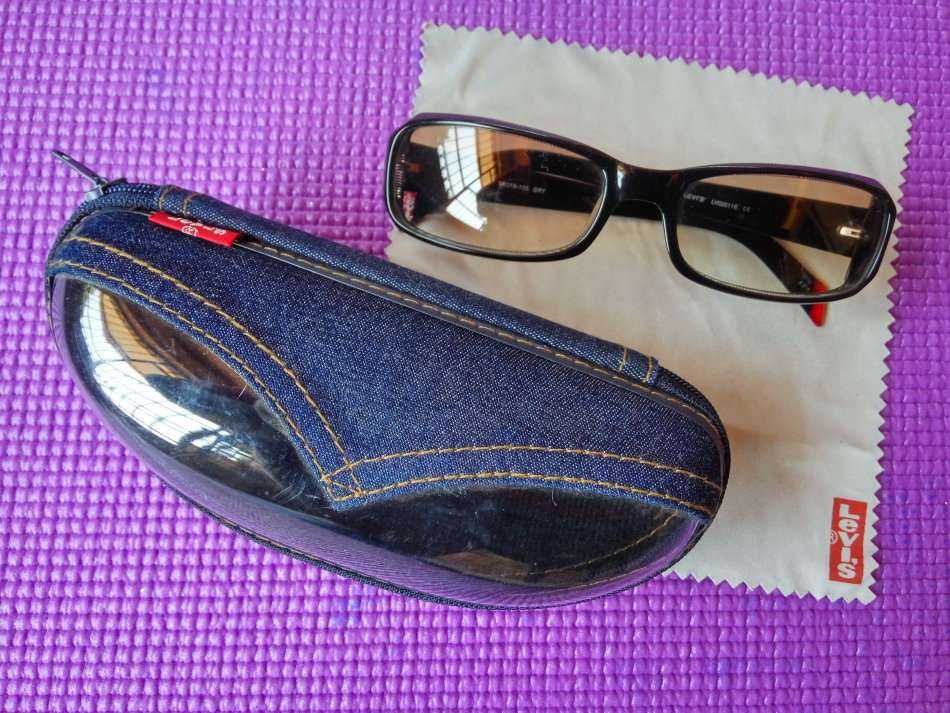Levi's Sunglasses with Denim Case and Cleaning Cloth