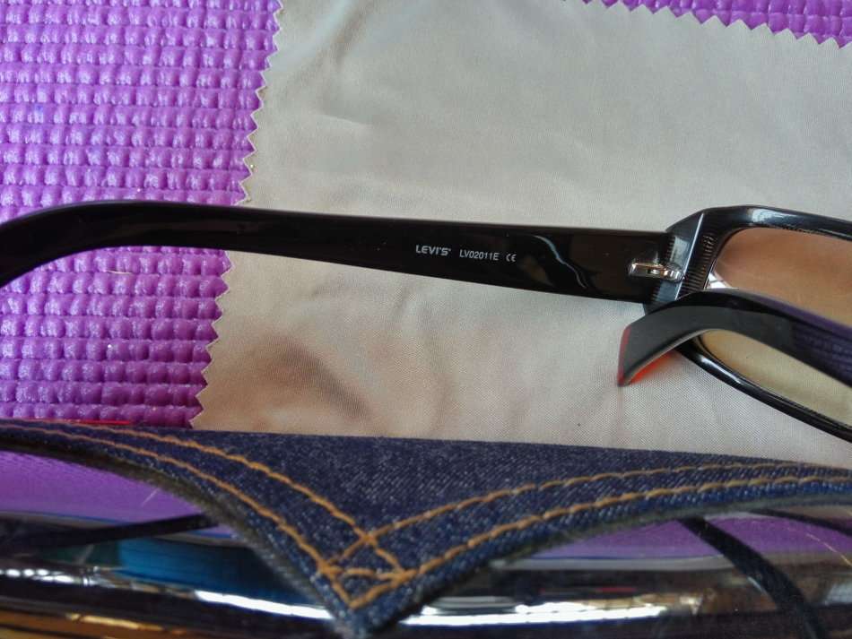 Levi's Sunglasses with Denim Case and Cleaning Cloth