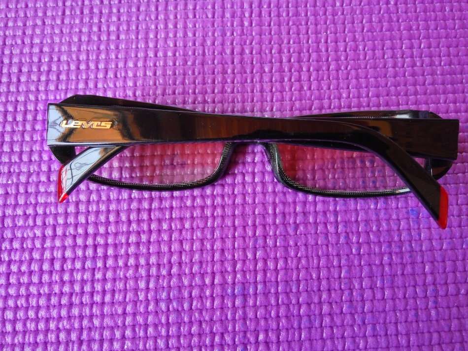 Levi's Sunglasses with Denim Case and Cleaning Cloth