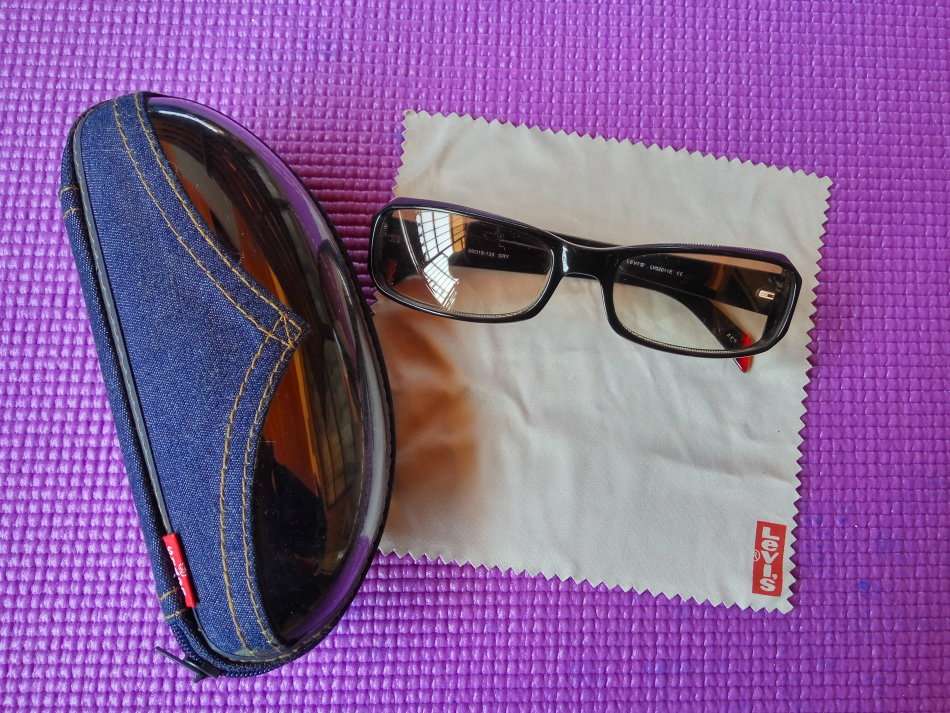 Levi's Sunglasses with Denim Case and Cleaning Cloth