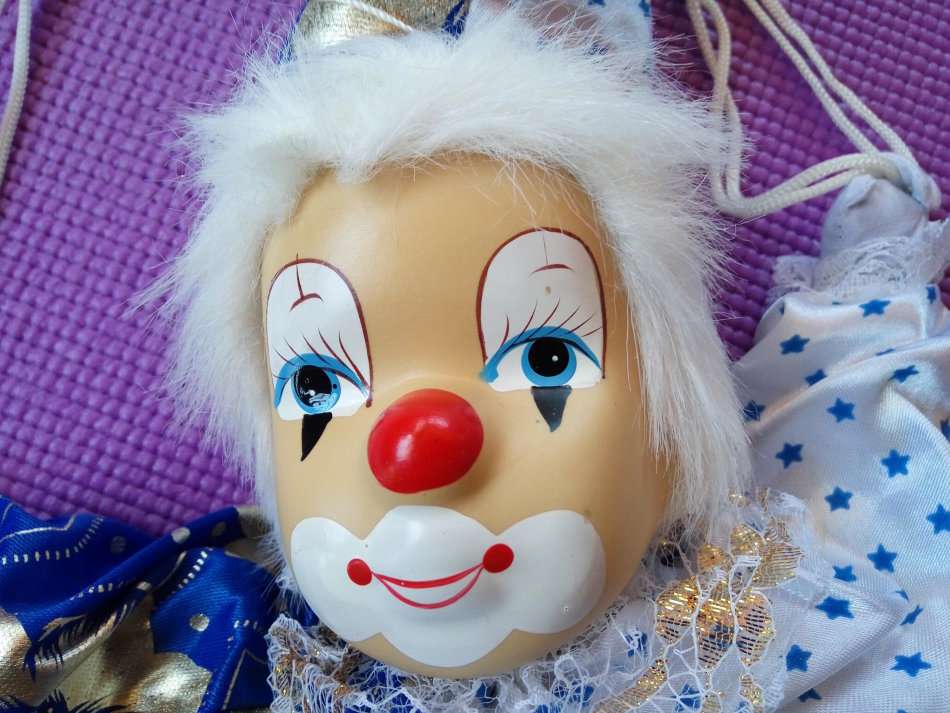 Marionette (String) Puppet on a Swing