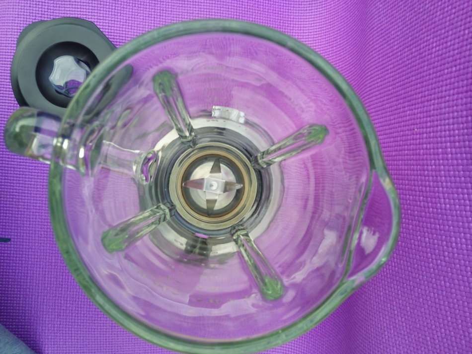 Logik Glass Blender 1.5 litre Jug with 2 Spees and a Pulse Function