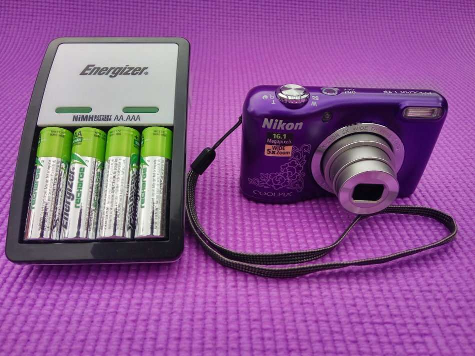 Nikon Coolpix L29 Digital Camera & Energiser Battery Charger