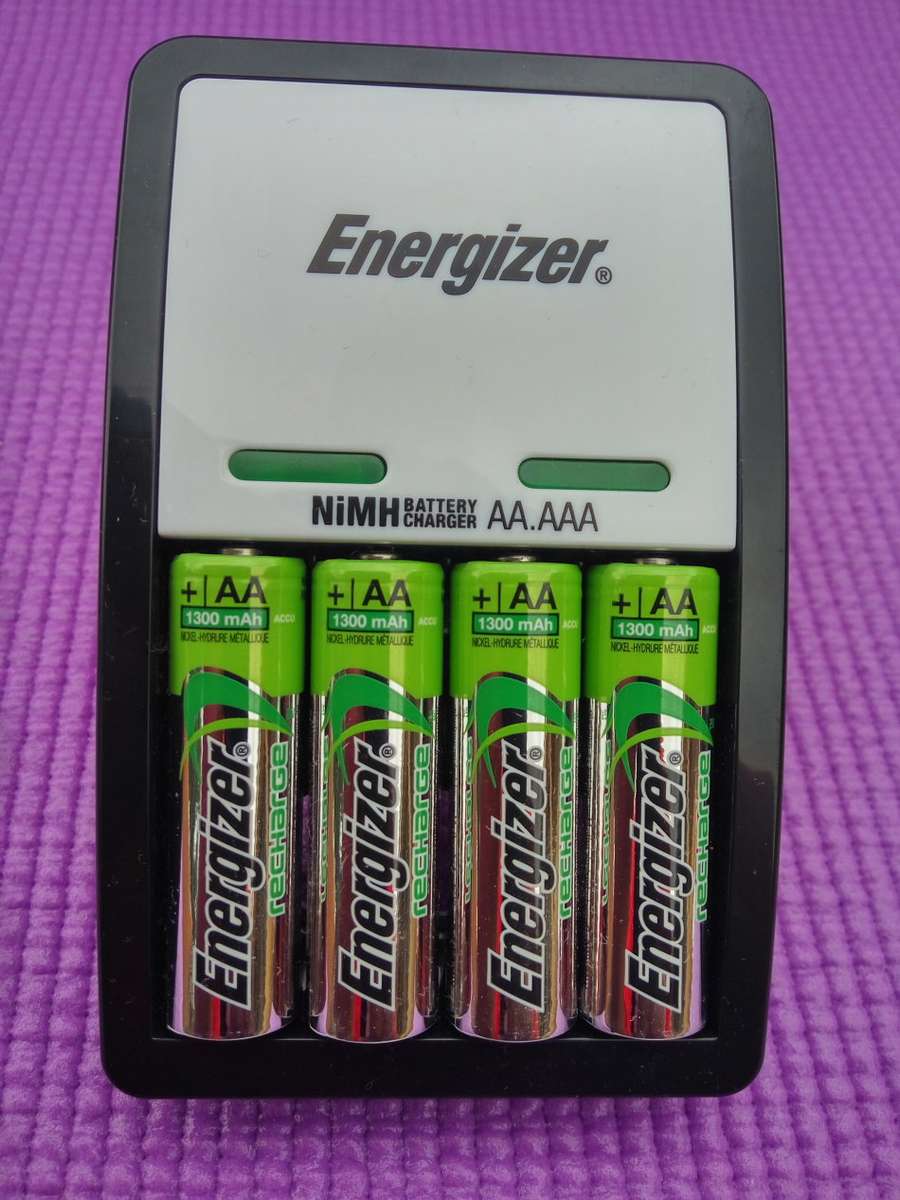 Nikon Coolpix L29 Digital Camera & Energiser Battery Charger