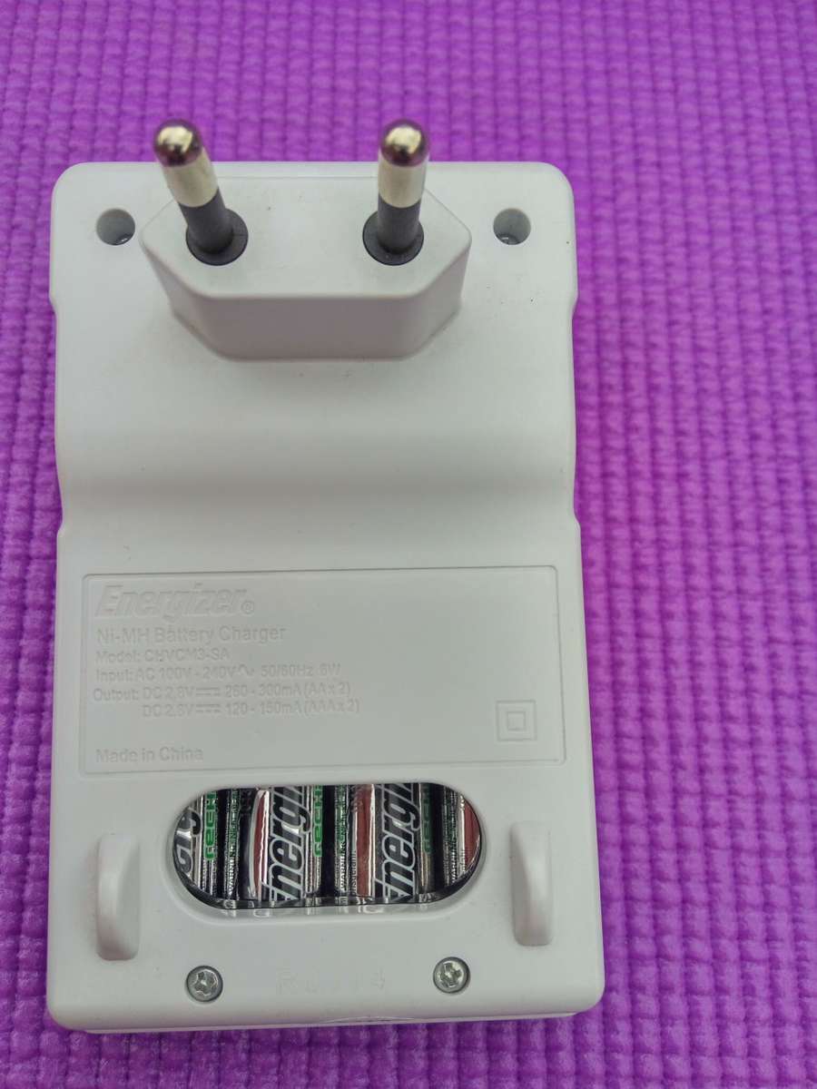 Nikon Coolpix L29 Digital Camera & Energiser Battery Charger