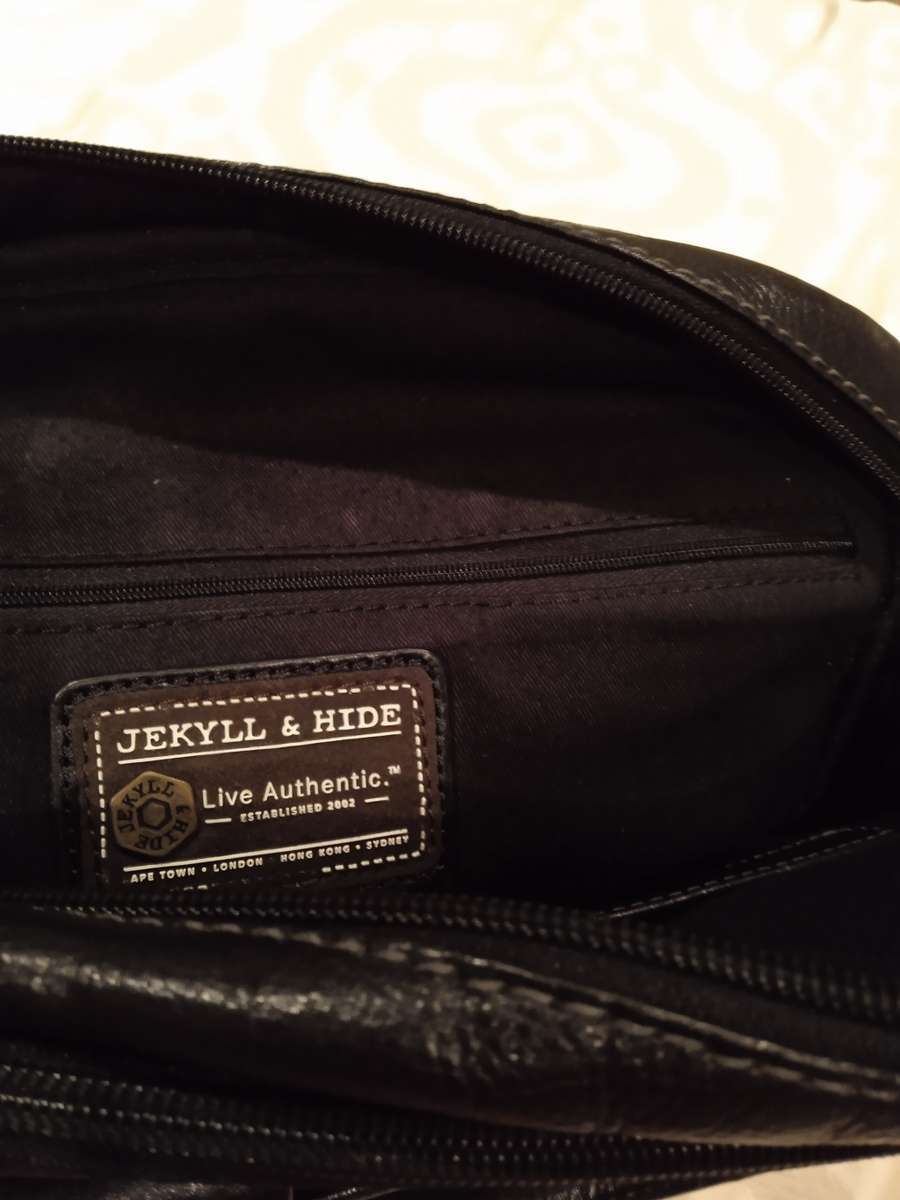 JEKYLL & HIDE LEATHER CROSS-BODY BAG - BLACK