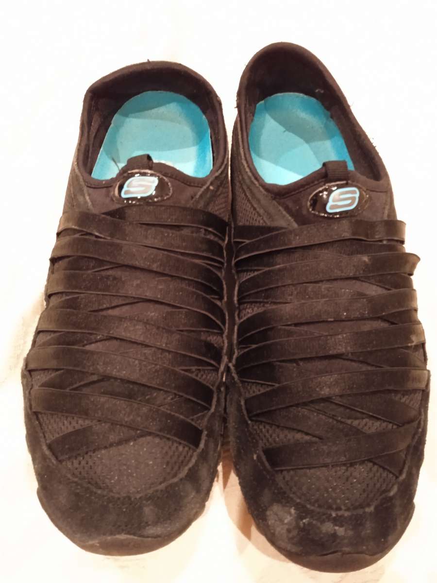 SIZE 7.5 SKETCHERS BALLET SNEAKERS - BLACK & BLUE