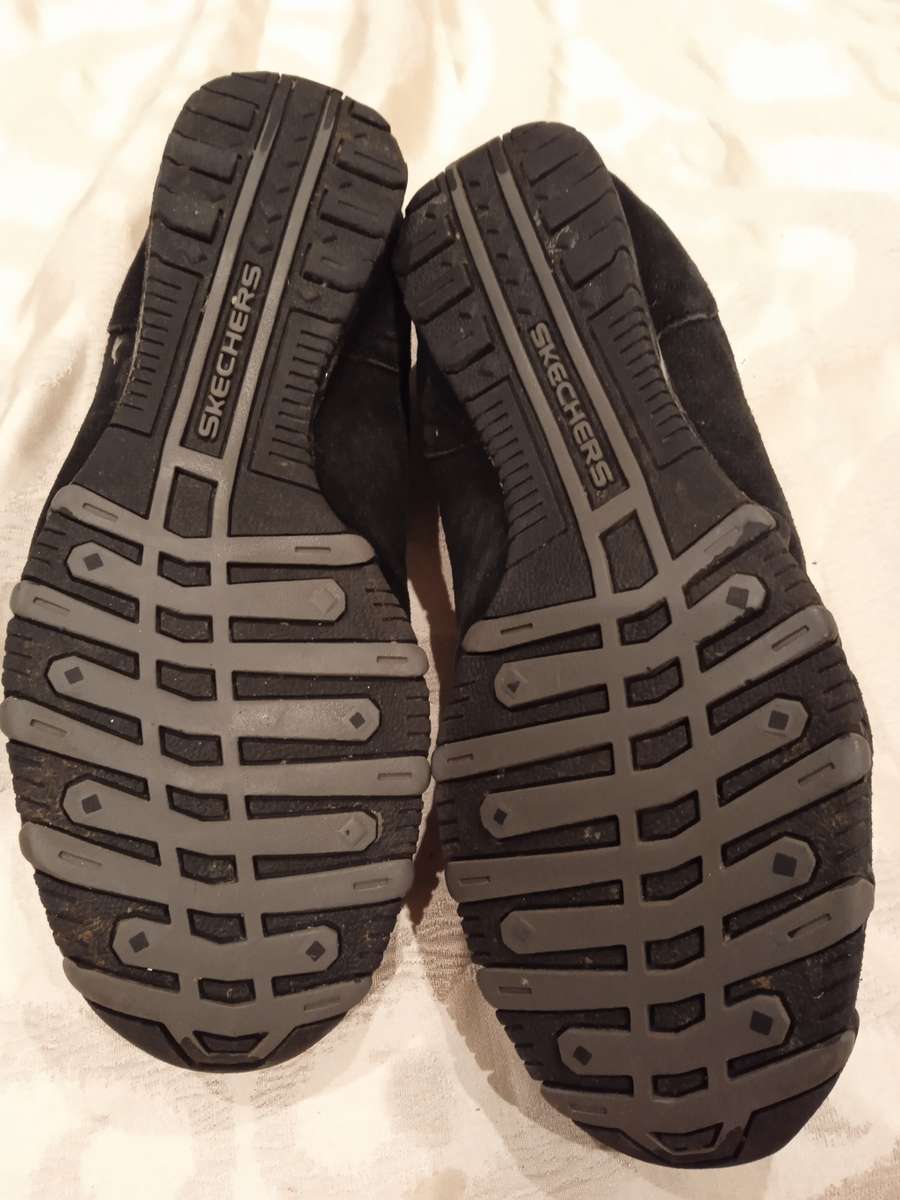 SIZE 7.5 SKETCHERS BALLET SNEAKERS - BLACK & BLUE