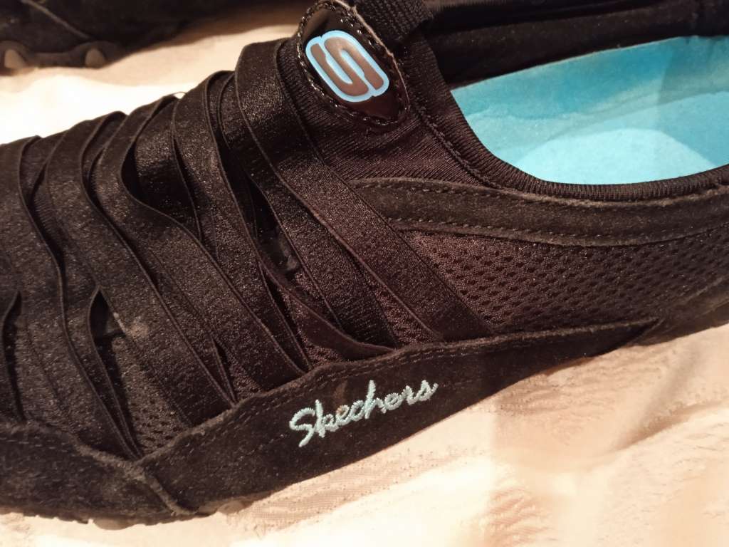 SIZE 7.5 SKETCHERS BALLET SNEAKERS - BLACK & BLUE