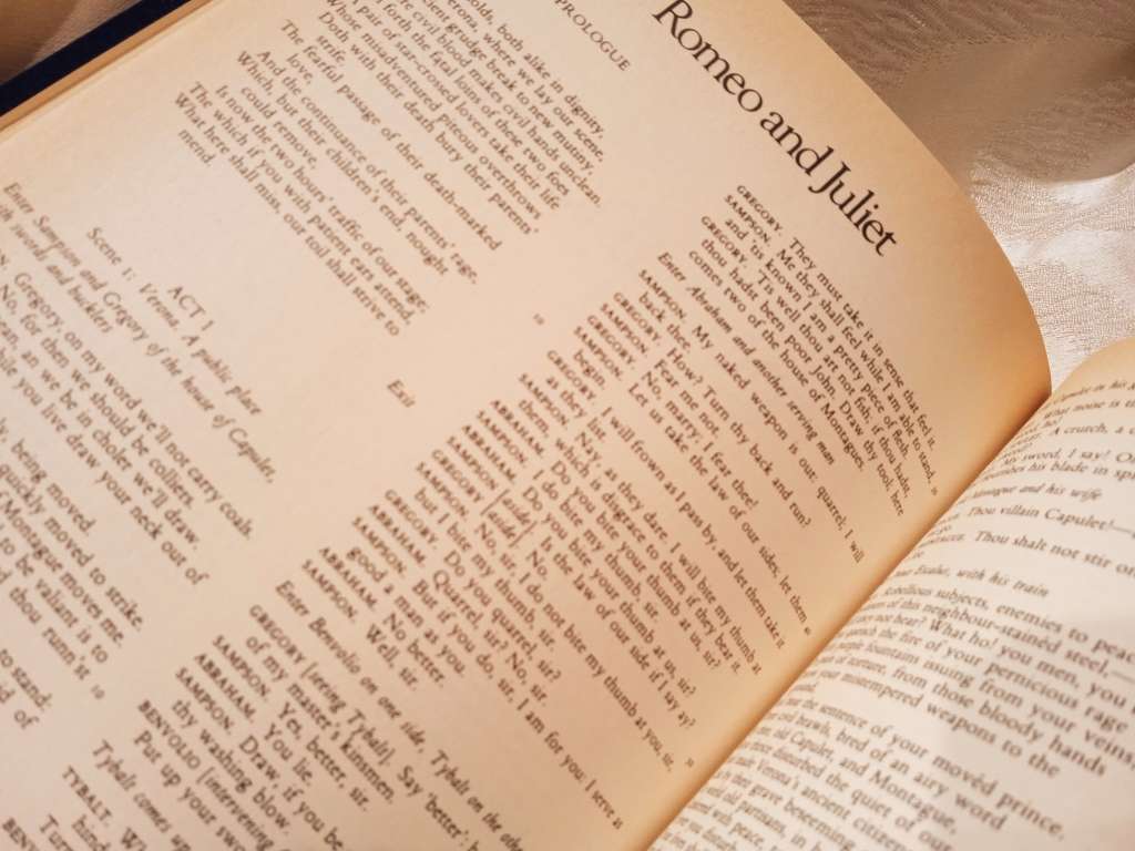 THE COMPLETE WORKS OF WILLIAM SHAKESPEARE