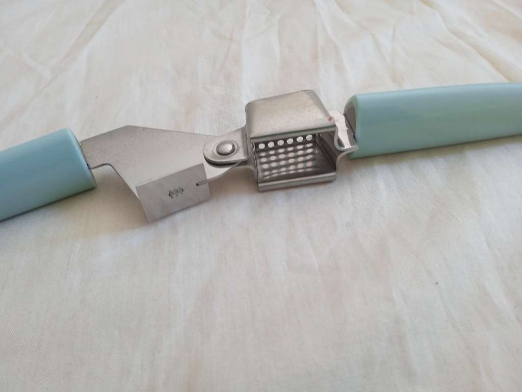 GARLIC PRESS