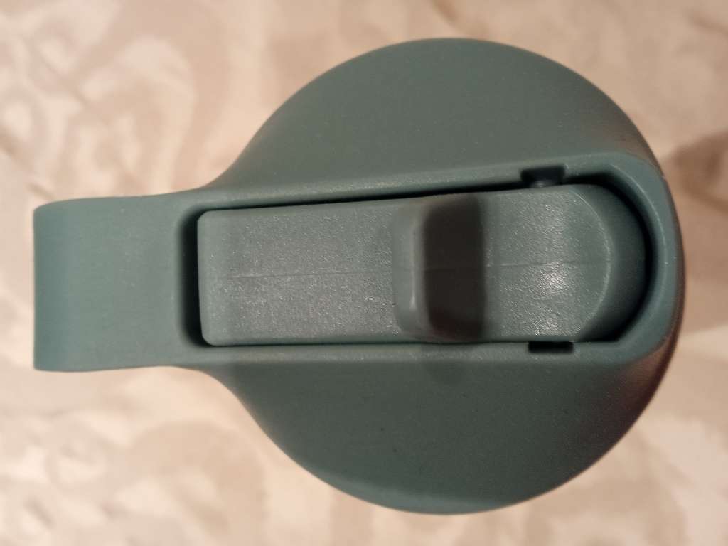 GREENISH DOUBLE WALLED WATER BOTTLE WITH GEL BALLS