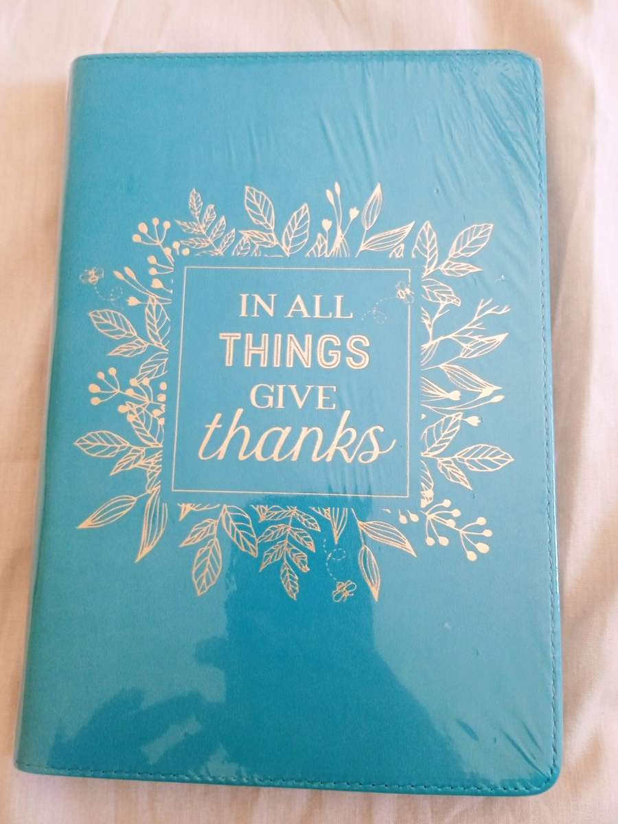 CHRISTIAN ART LUXLEATHER ZIP-AROUND JOURNAL - IN ALL THINGS GIVE THANKS (TURQUOISE)