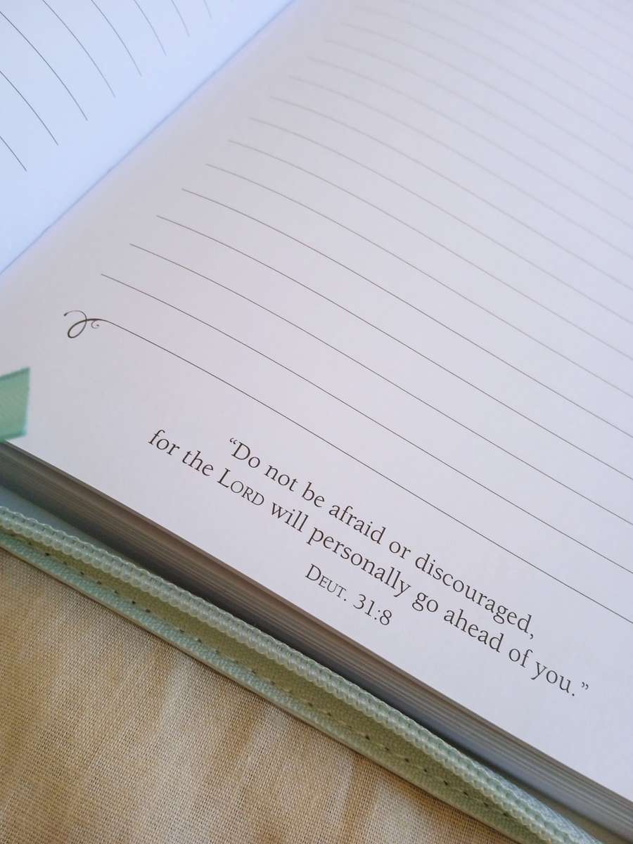 CHRISTIAN ART LUXLEATHER ZIP-AROUND JOURNAL - I CAN DO ALL THIS ... (LIGHT BLUE)