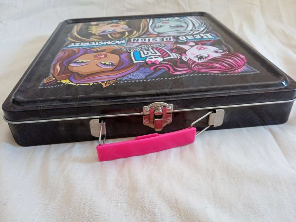 MONSTER HIGH 35cm EMPTY BRIEFCASE TIN - READ DESIGN MONSTERIZE